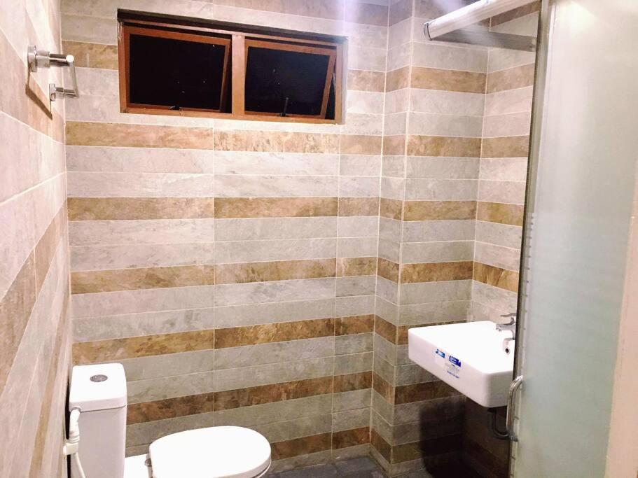 Koupelna v ubytování Bagasbas House