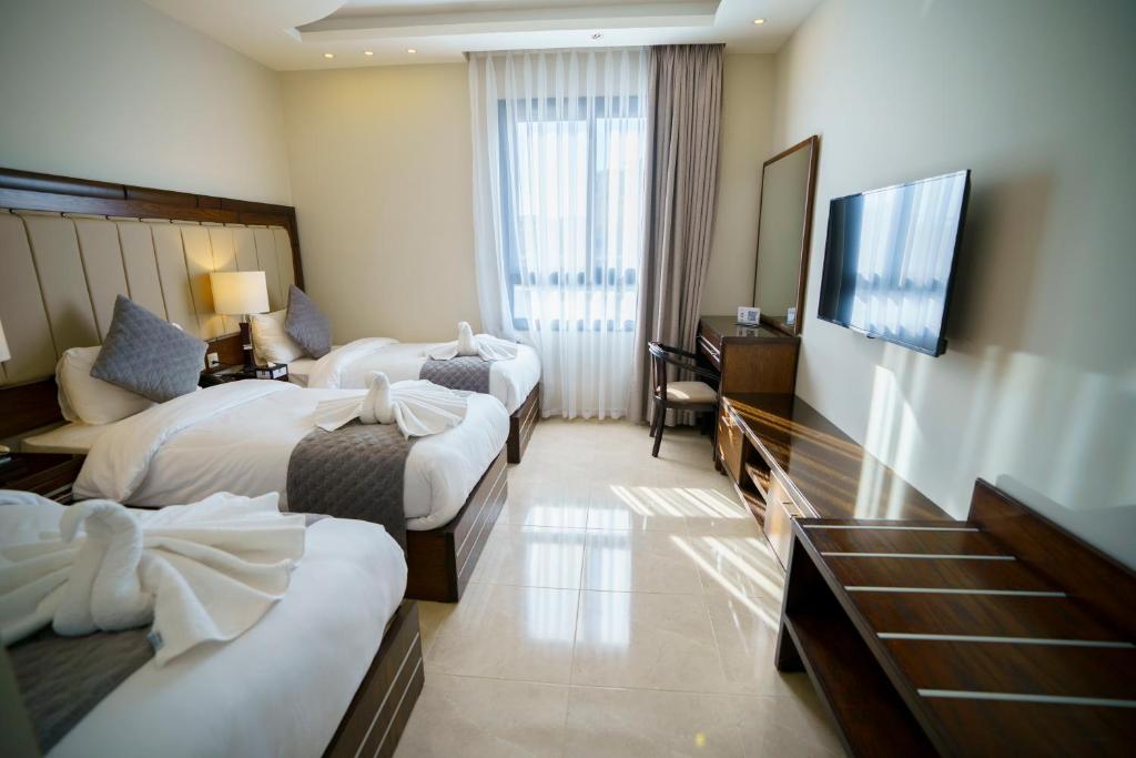 Postel nebo postele na pokoji v ubytování Petra Icon Hotel