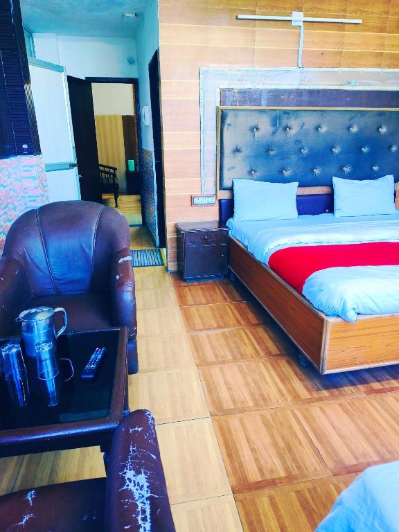 Hotel Holiday Dalhousie - Near Ghandhi Chowk Mall Road - 山景家庭房