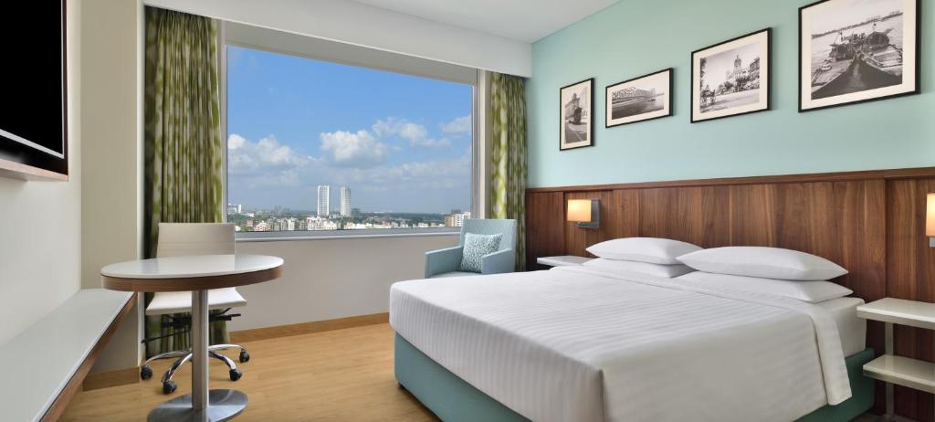 Postel nebo postele na pokoji v ubytování Fairfield by Marriott Kolkata