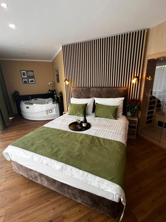Postel nebo postele na pokoji v ubytování Hotel Dolenjc
