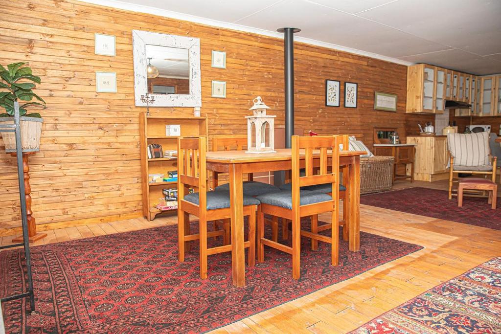 Kuchyň nebo kuchyňský kout v ubytování Fireside Cabin