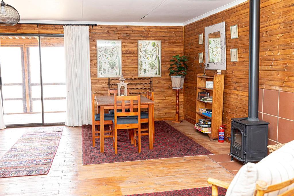 Posezení v ubytování Fireside Cabin