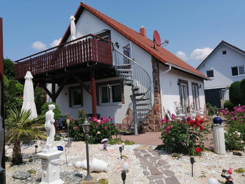 a house with a balcony on top of it at Haus Melzer in Öhringen