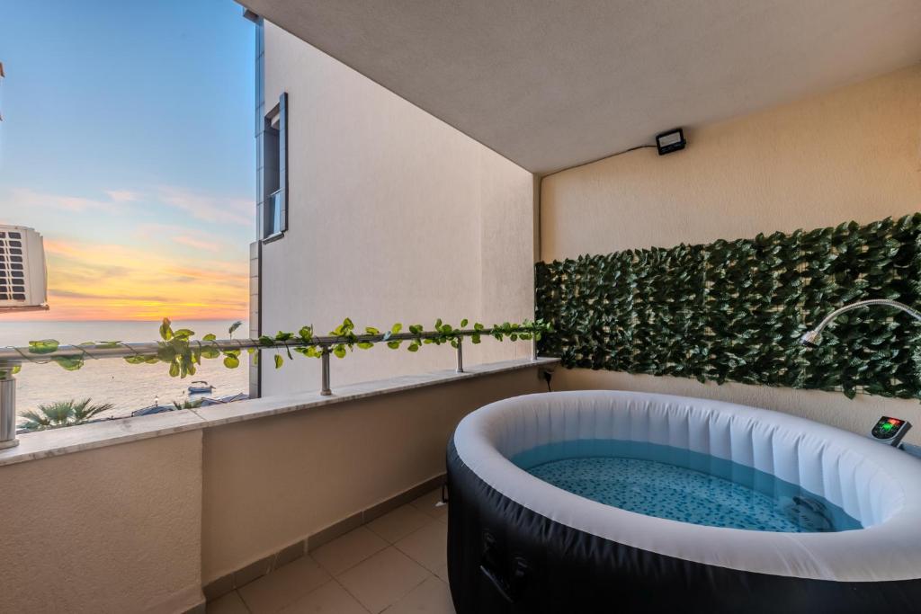 Amazing Paradise Sensation 2 Bedroom Luxury Apartment with a Jacuzzi - Image 2