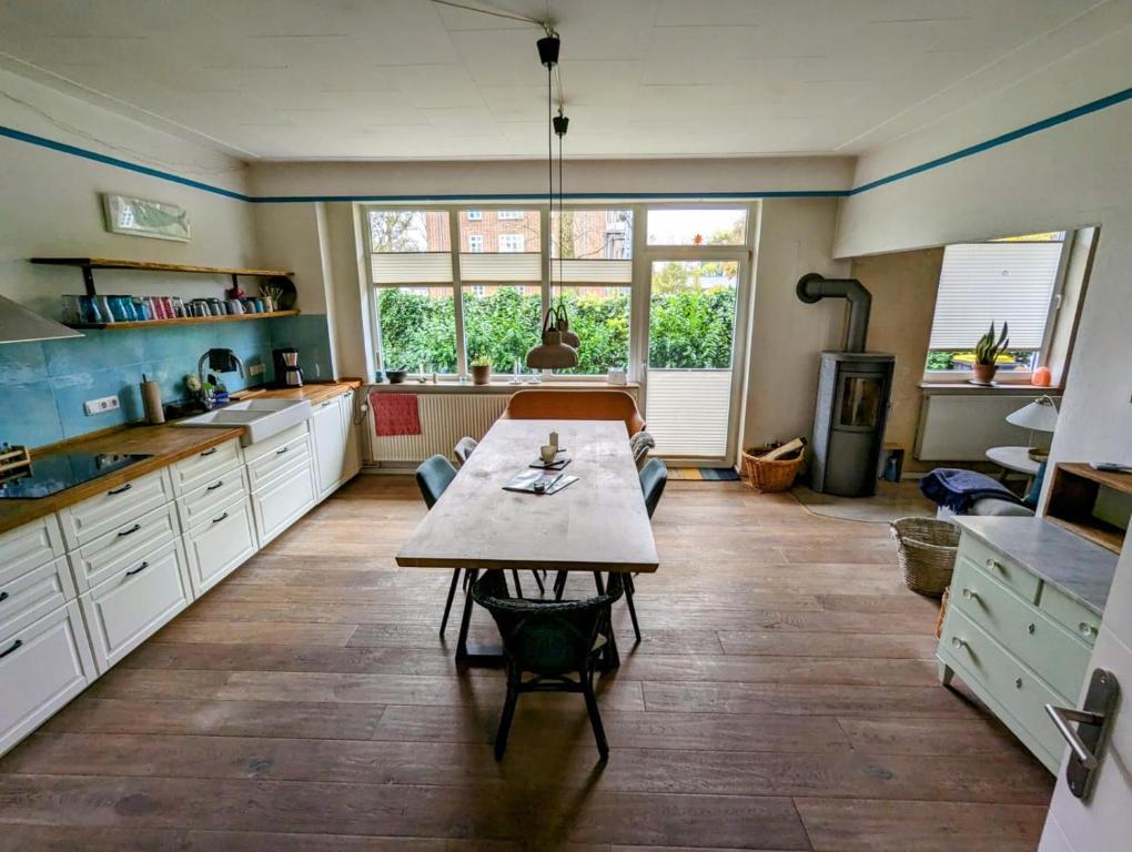 a kitchen with a table in the middle of it at Casa Azul in Flensburg