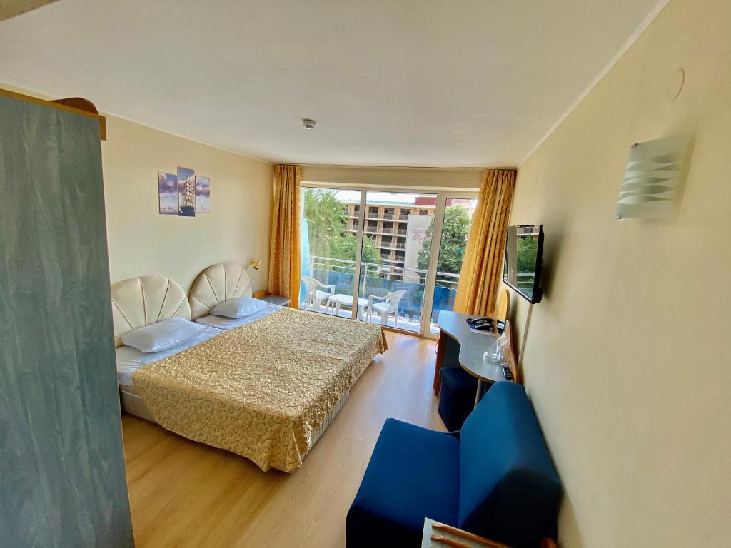 Standard Double or Twin Room with Balcony (2 Adults + 1 Child)