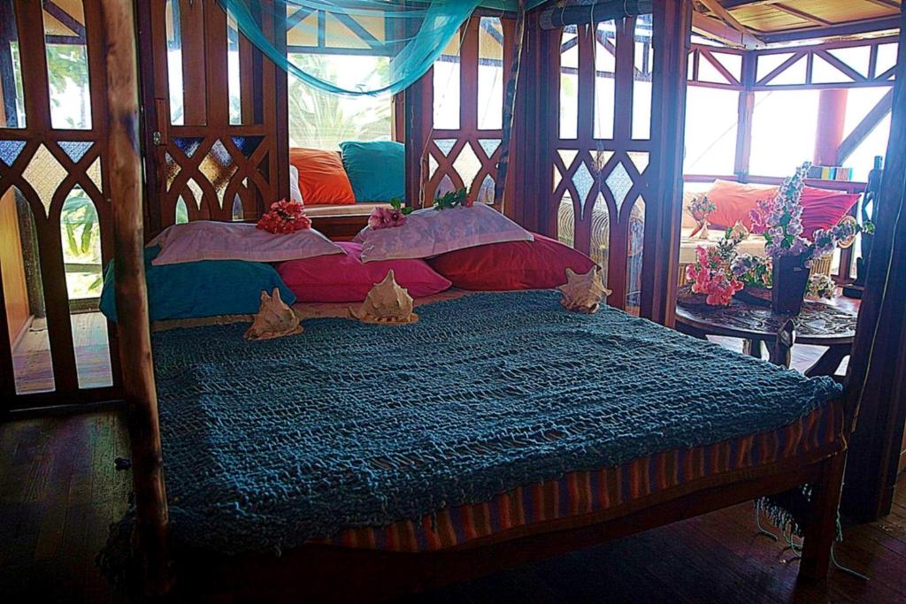 Postel nebo postele na pokoji v ubytování Karang Aji Beach Villa