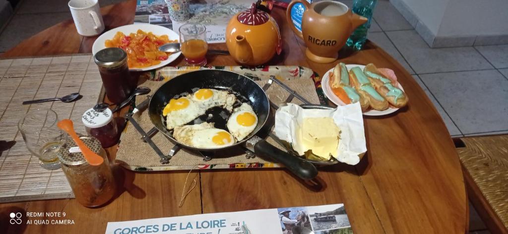 Jedlo v ubytovaní bed & breakfast alebo blízkom okolí