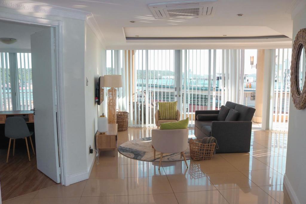 The Sails Penthouse Apartment with Exclusive Rooftop Pool