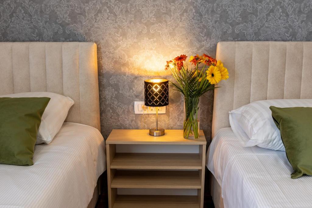 Postel nebo postele na pokoji v ubytování Hotel Dolenjc