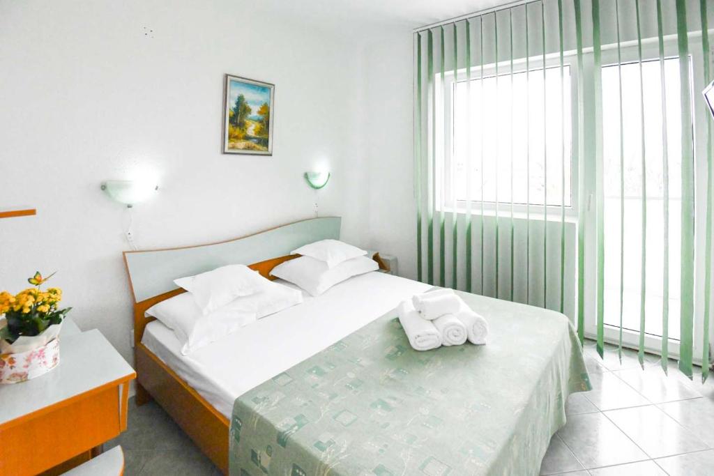 Postel nebo postele na pokoji v ubytování COMPLEX TISMANA 3* ALL INCLUSIVE