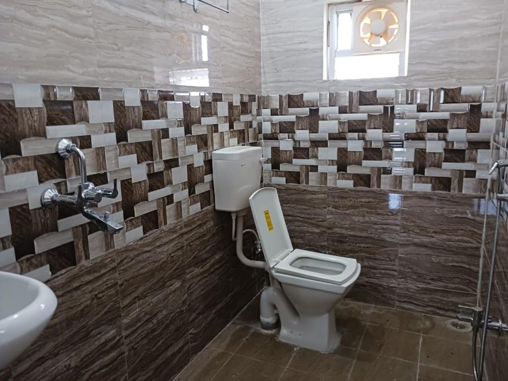 Koupelna v ubytování Vaidhya homes