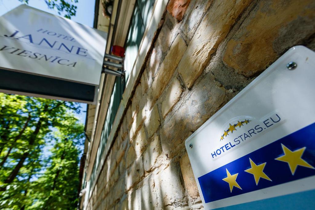 Certifikát, hodnocení, plakát nebo jiný dokument vystavený v ubytování Janne Hotel