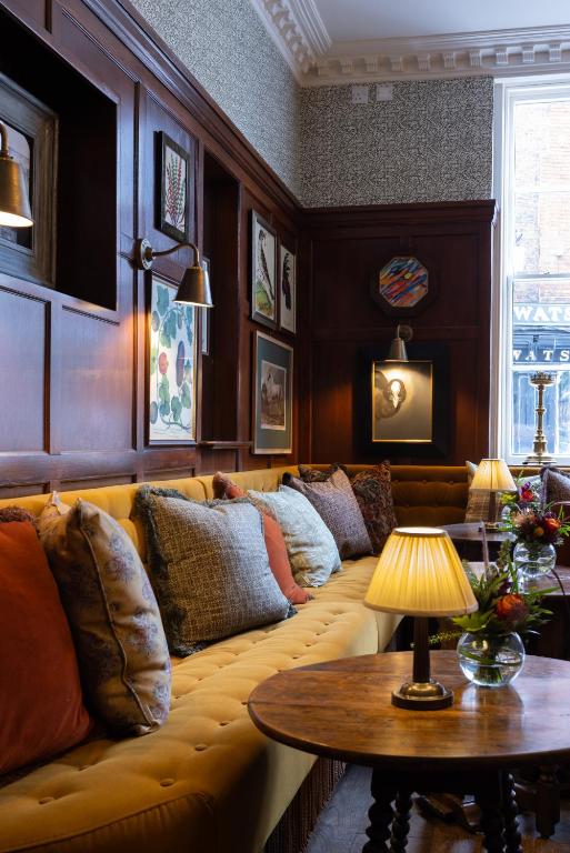 Posezení v ubytování The White Hart Hotel Lincoln