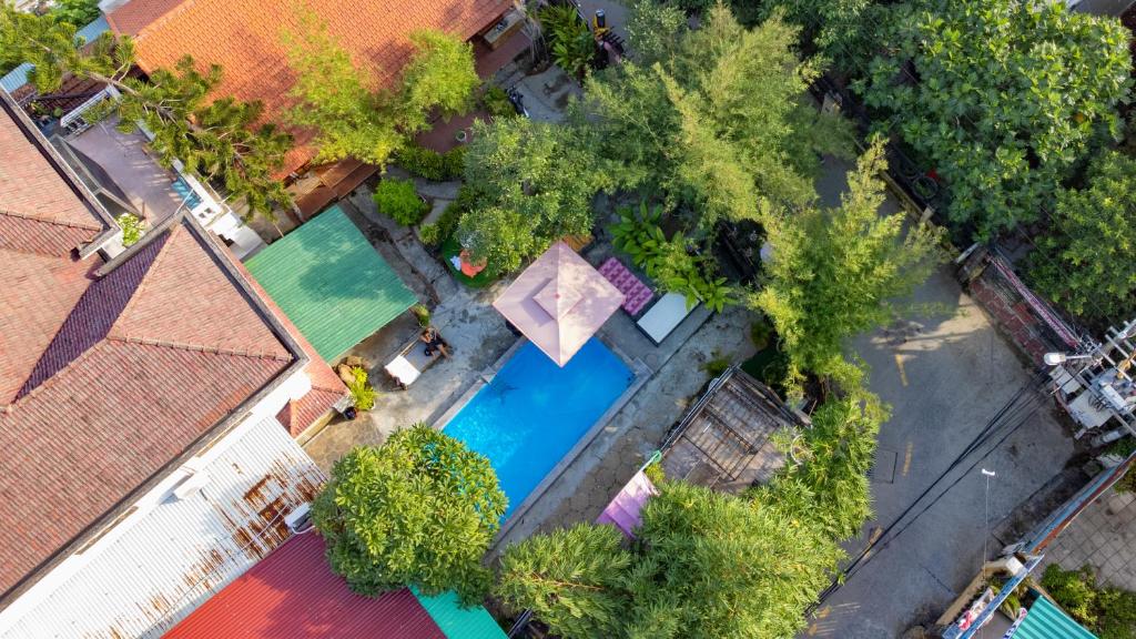 Bazén v ubytování Serendipity Experience Hoi An Hostel nebo v jeho okolí
