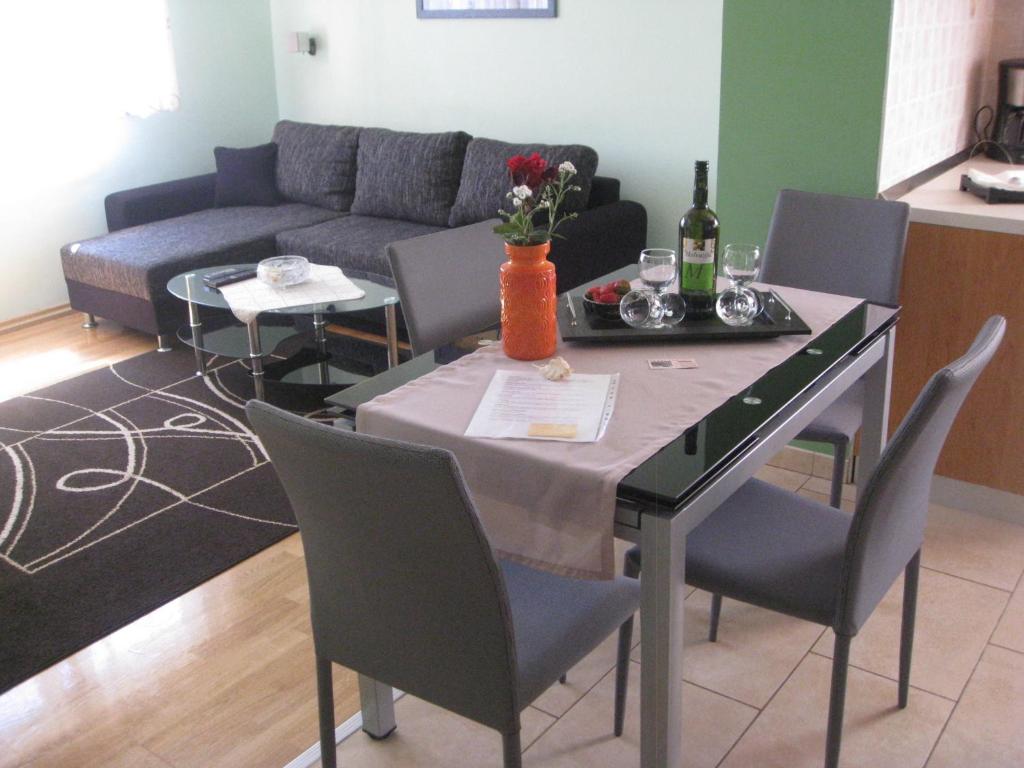 Et opholdsområde på Dina Apartments