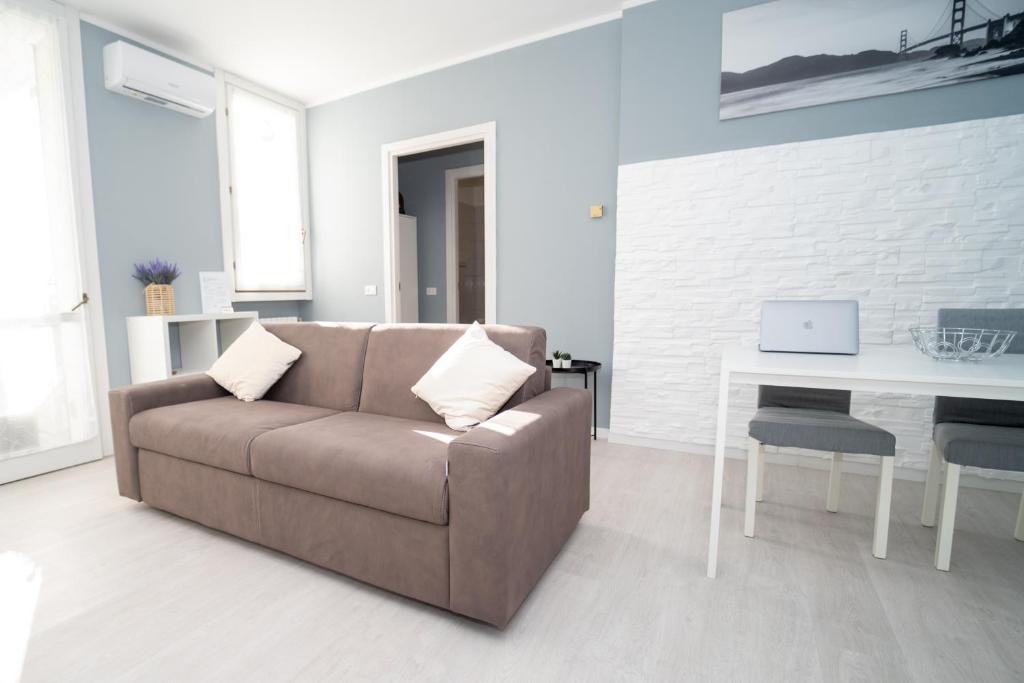 COZY APARTMENT MALPENSA AiRPORT的休息区