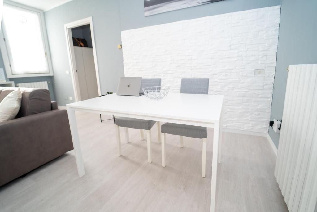 COZY APARTMENT MALPENSA AiRPORT的休息区