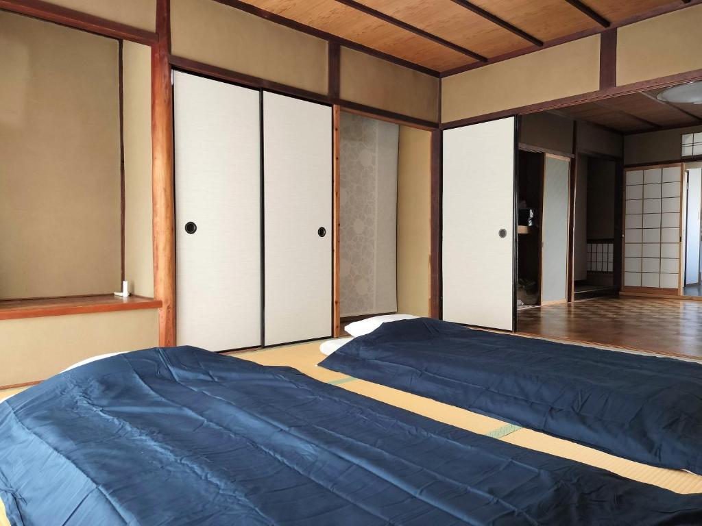 Postel nebo postele na pokoji v ubytování Retro Villa Fooga 昭和町屋貸切 風雅