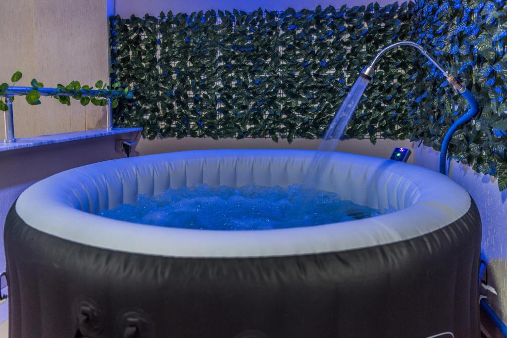Amazing Paradise Sensation 2 Bedroom Luxury Apartment with a Jacuzzi - Image 6