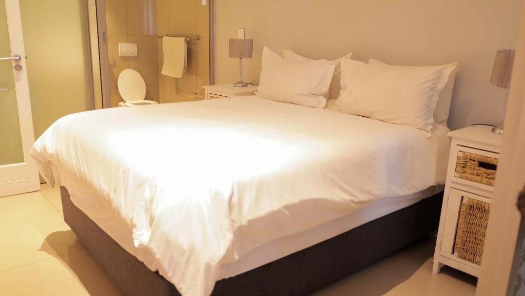 City Apartments at Freedom Plaza - Deluxe Apartment