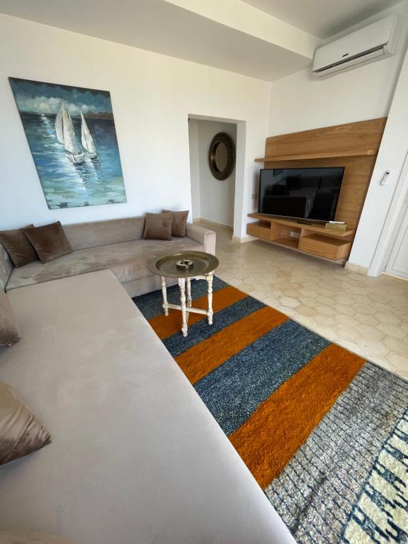 a living room with a couch and a table at Villa La Falaise in Oualidia