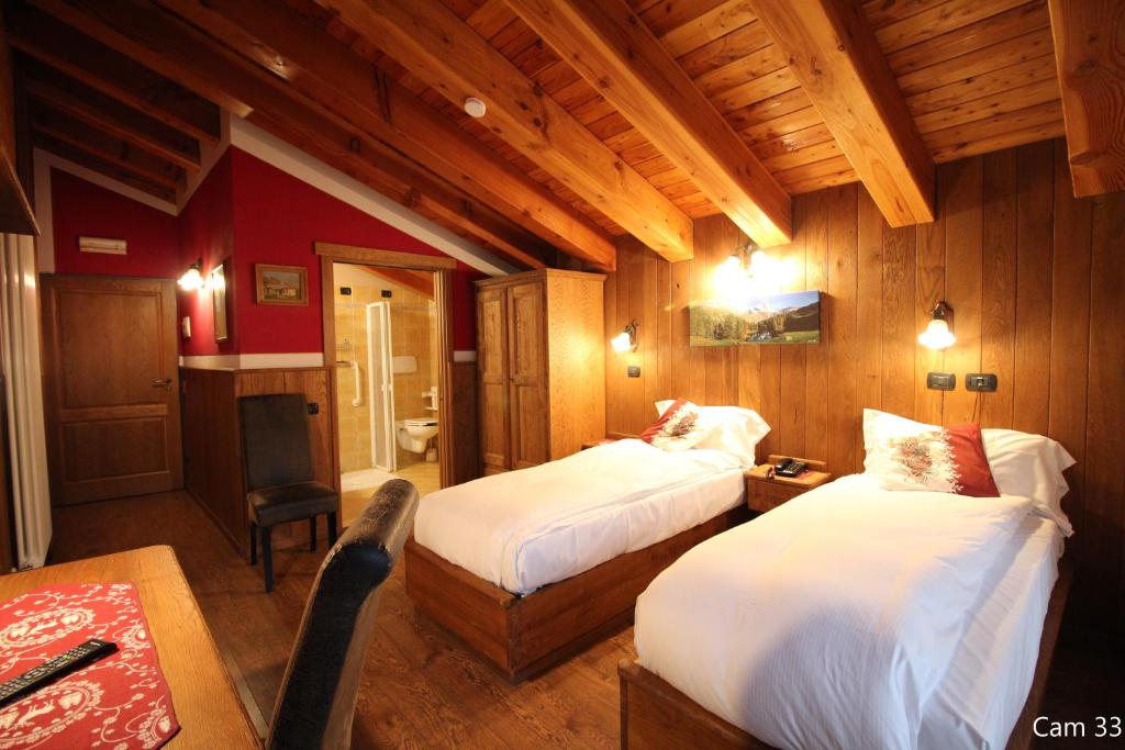 Llit o llits en una habitació de Hotel Meynet