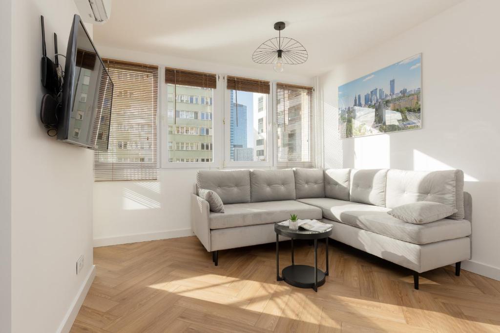 En sittgrupp på Warsaw City Life Apartment Bagno by Renters
