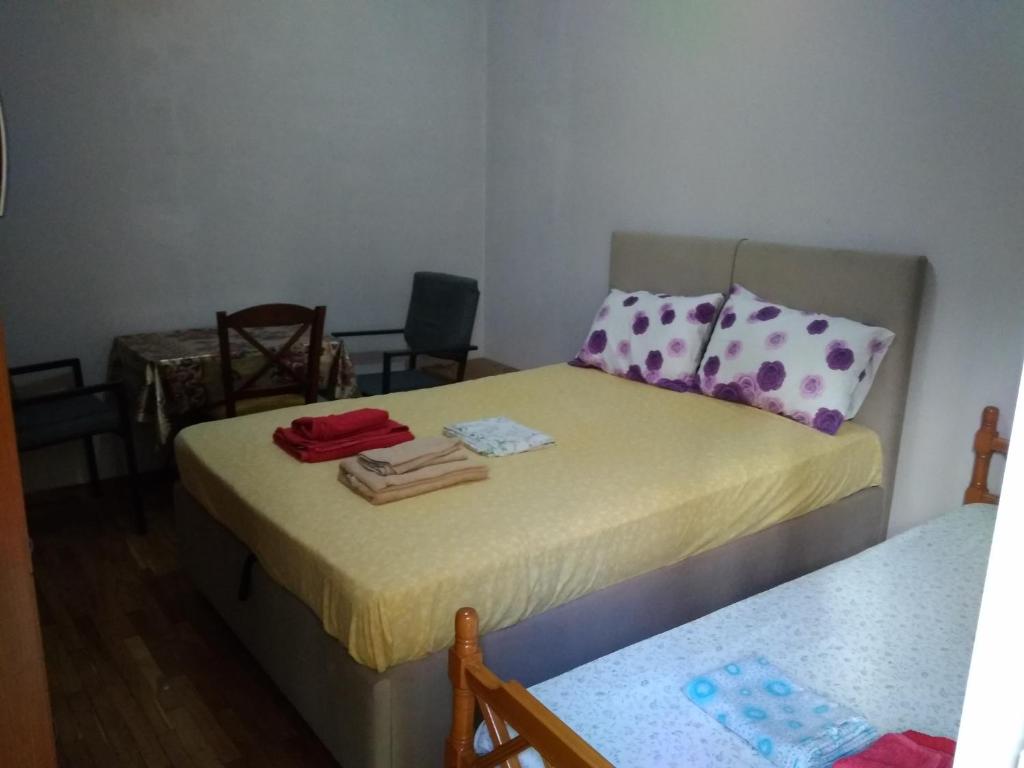 Postel nebo postele na pokoji v ubytování flower apartment-Hilton-US embassy