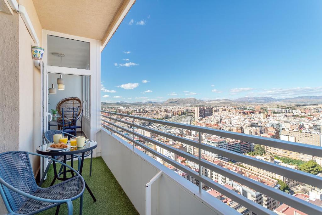 Sky Suites Alicante - 一居室公寓，山景28楼