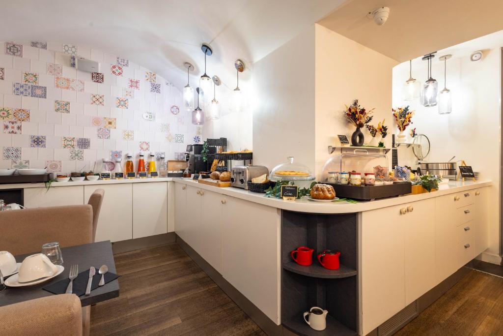 Hôtel La Parizienne - Proche Montparnasse - Resim 14