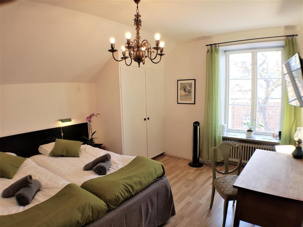 Postel nebo postele na pokoji v ubytování Slite Badhotell