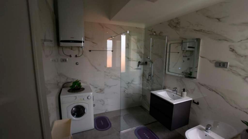 Zdjęcie z galerii obiektu Villa Pelda Apartment, sea view, parking, pet friendly w mieście Opatija