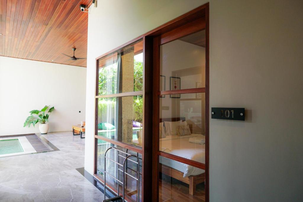 Tropical Beach House Bali - 18