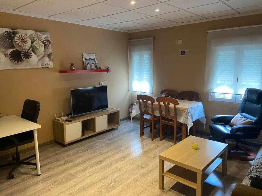 Amplio con 2 dormitorios y muy equipado LA CANAL - Appartement Met één Slaapkamer