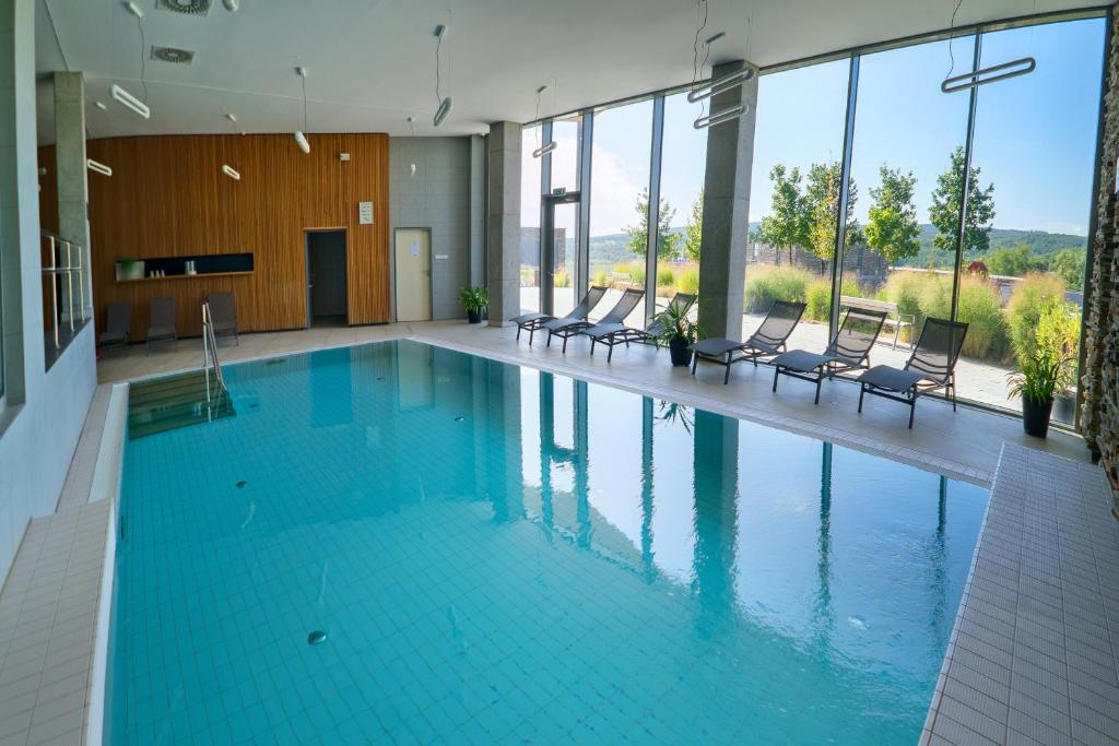 Bazén v ubytování Hotel Vinice Hnanice nebo v jeho okolí