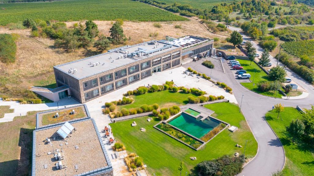 Bazén v ubytování Hotel Vinice Hnanice nebo v jeho okolí