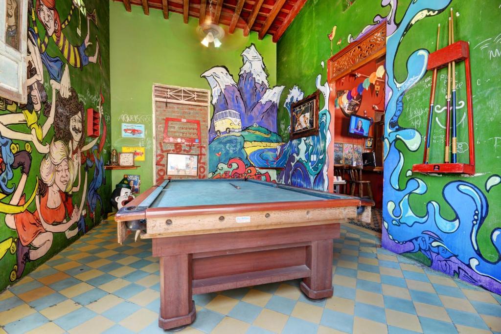 Biliár nebo kulečník v ubytování La Brisa Loca Hostel