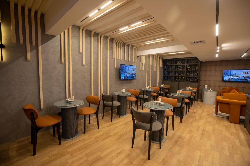 TV a/nebo společenská místnost v ubytování Le Passage Cairo Hotel & Casino