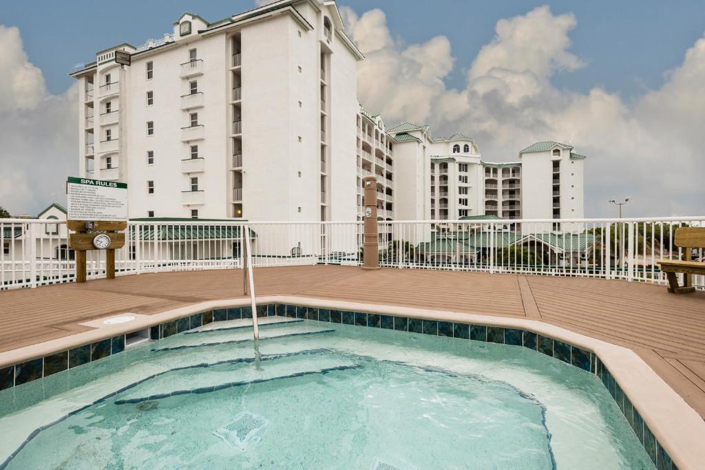 Der Swimmingpool an oder in der Nähe von The Resort on Cocoa Beach
