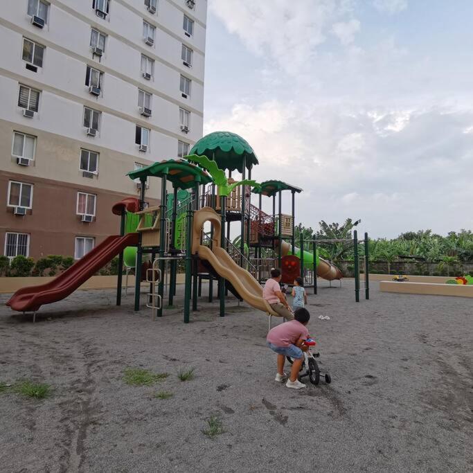Area giochi per bambini di Affordable Condo w/ Wi-Fi, Pool & Shower Heater