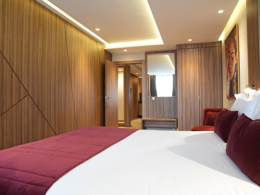 First Suites Hôtel - Deluxe Suite