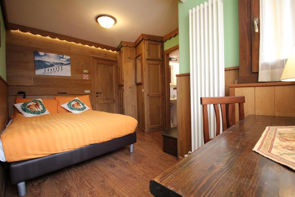 Llit o llits en una habitació de Hotel Meynet