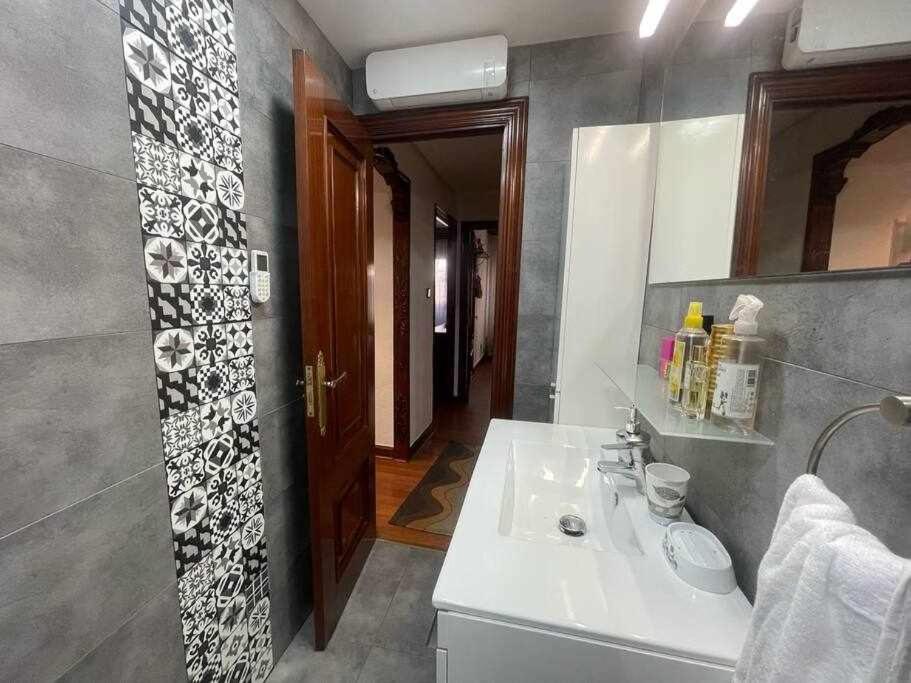 Koupelna v ubytování Goiz Etxea Acogedor piso en la parte antigua