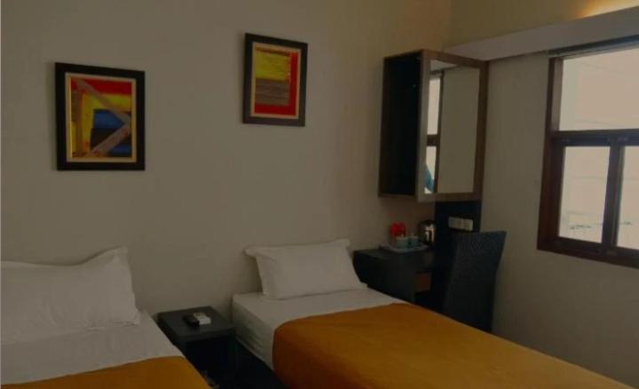 Cama o camas de una habitación en ADC Groub Internasional Hotel