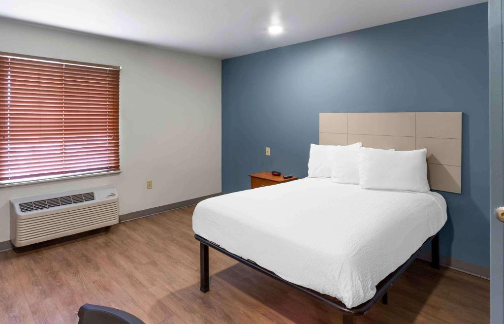 Postel nebo postele na pokoji v ubytování Extended Stay America Select Suites - Ogden