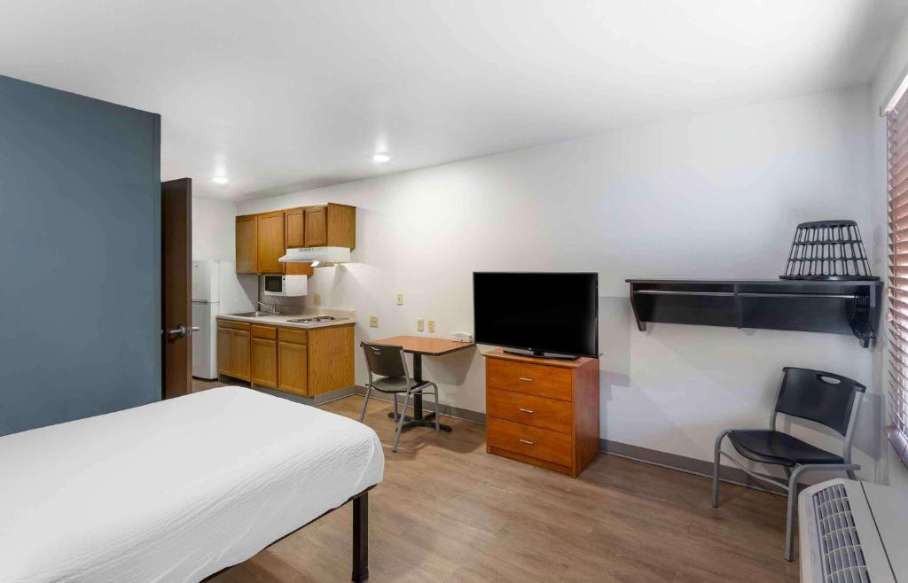 TV a/nebo společenská místnost v ubytování Extended Stay America Select Suites - Ogden