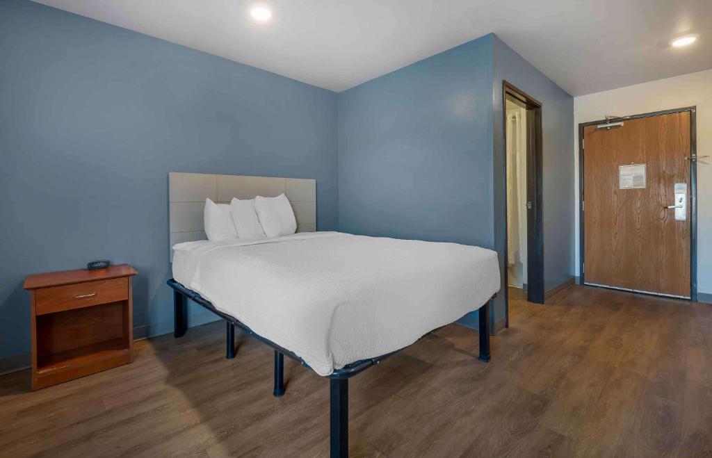 Postel nebo postele na pokoji v ubytování Extended Stay America Select Suites - Ogden