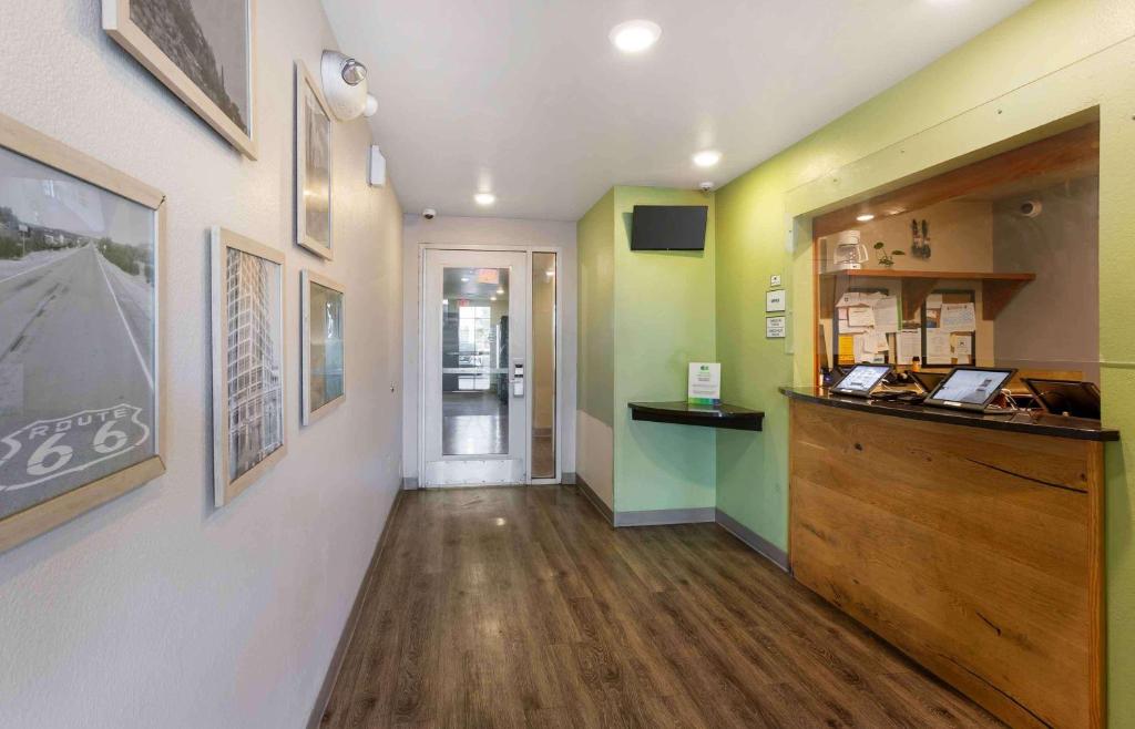 Kuchyň nebo kuchyňský kout v ubytování Extended Stay America Select Suites - Phoenix - West